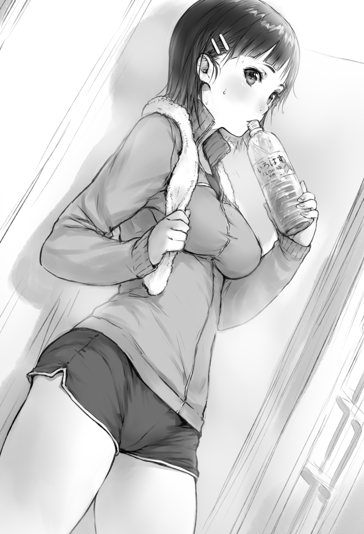 черно белая картинка девушка kirigaya_suguha пьёт воду аниме sword art online художник makimura_shunsuke