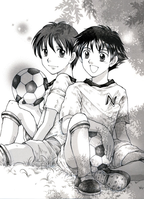 черно белая картинка два футболиста с мячом из аниме captain_tsubasa